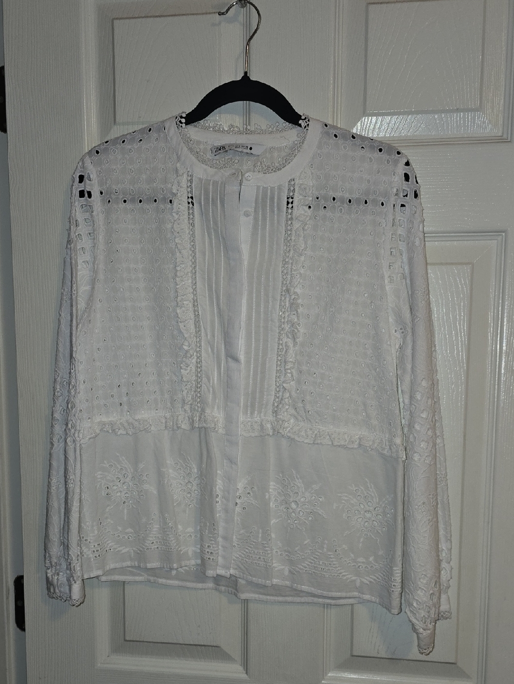 Zara White Eyelet & Embroidered Button-Front Blouse